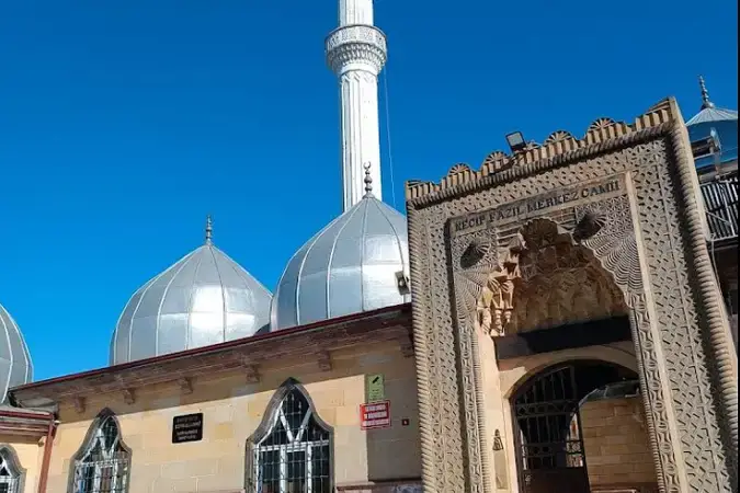İstanbul Sultanbeyli Necip Fazıl Merkez Cami kapak görseli