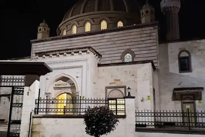 İstanbul Sultangazi Avizeciler Cami kapak görseli