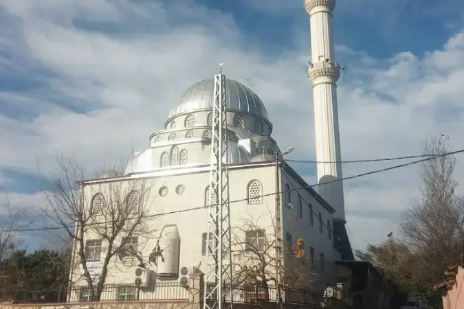 İstanbul Sultangazi Gazi Mahallesi Mevlana Cami kapak görseli