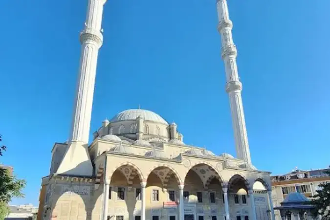 İstanbul Sultangazi Habipler Merkez Cami kapak görseli