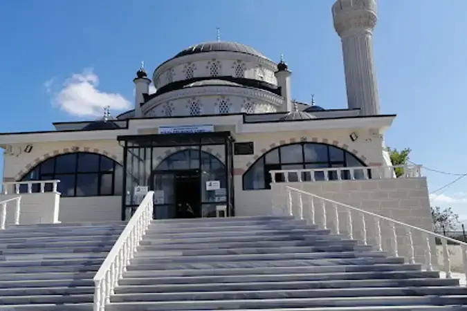 İstanbul Sultangazi Halife Hz. Ebubekir Cami kapak görseli