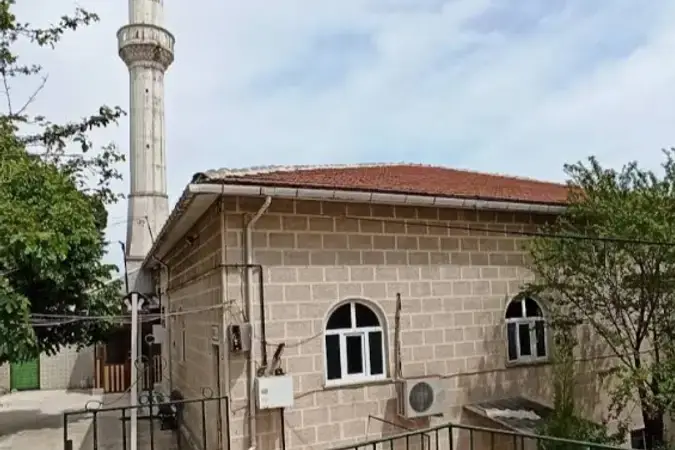İstanbul Sultangazi Yayla Mahallesi Piri Sani Mehmet Emin Efendi Cami kapak görseli