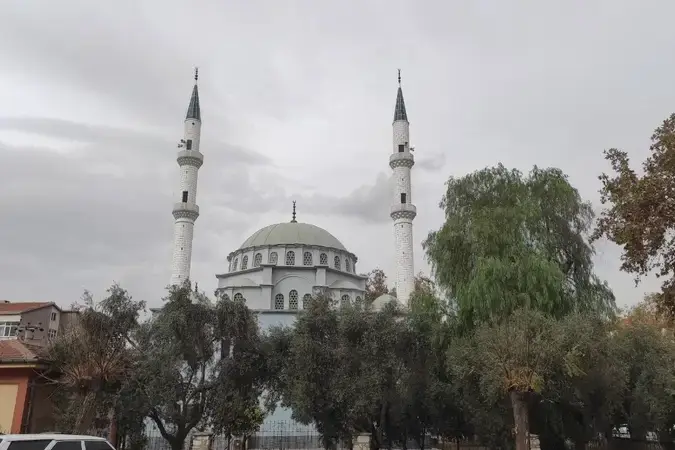 İzmir Tire İmam Hatip Cami kapak görseli
