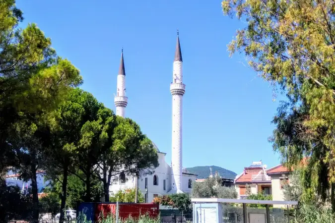 İzmir Urla Çeşmealtı Şahin Cami kapak görseli