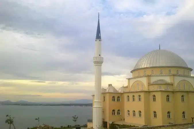 İzmir Aliağa Hacıömerli Mahallesi Bedir Cami kapak görseli