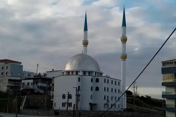 İzmir Aliağa Veysel Karani Cami kapak görseli