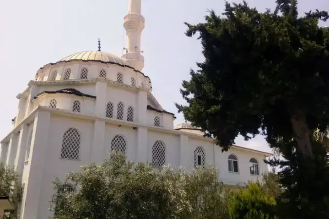 İzmir Aliağa Yenişakran Mahallesi Hacı Bahriye Ergil Cami kapak görseli