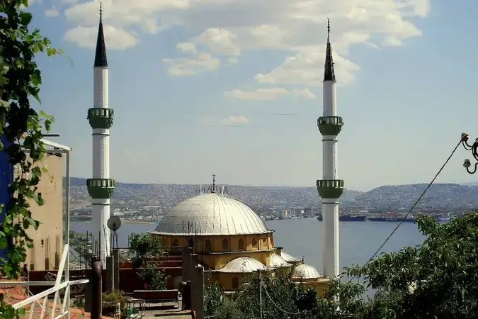 İzmir Bayraklı Altıntepe Cami kapak görseli