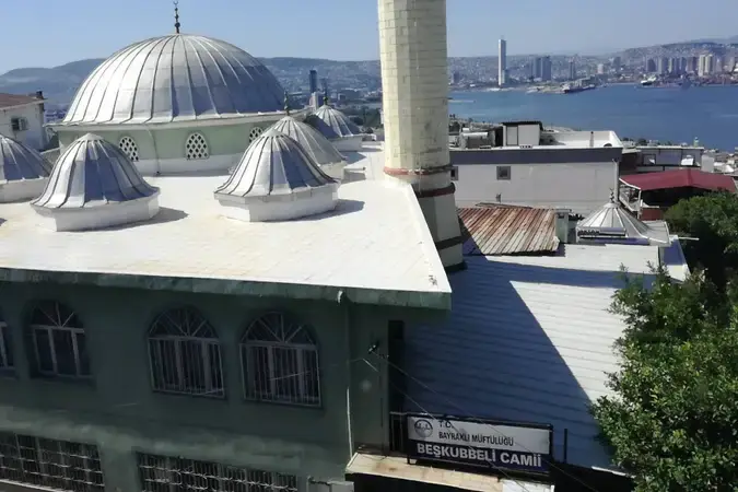 İzmir Bayraklı Beşkubbeli Cami kapak görseli