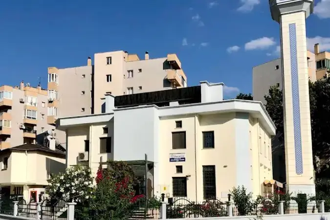 İzmir Bayraklı Hatice Müzeyyen Çolakoğlu Cami kapak görseli