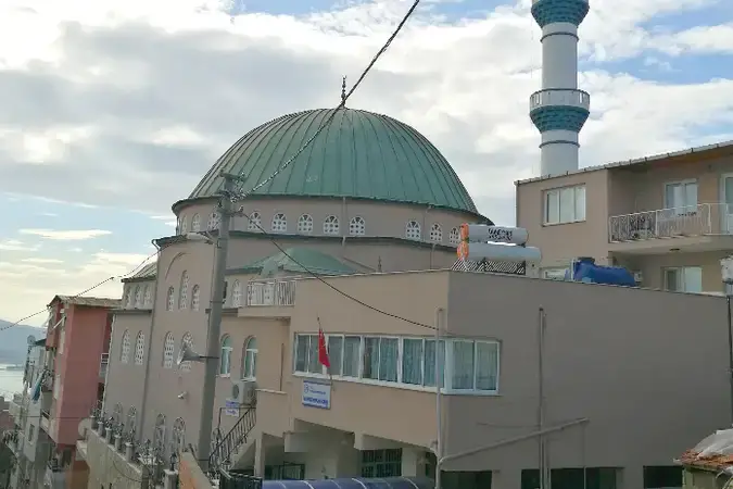 İzmir Bayraklı Hayırsevenler Cami kapak görseli