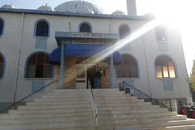 İzmir Bergama Mezarlıkbaşı Cami kapak görseli