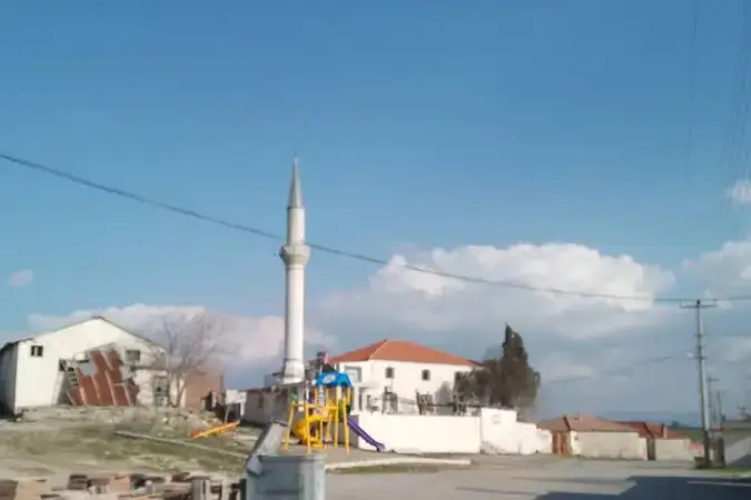 İzmir Bergama Ahmetbeyler Köyü Cami kapak görseli
