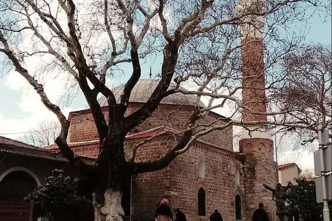 İzmir Bergama Hacı Hekim Cami kapak görseli