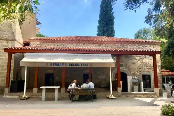 İzmir Bergama Kulaksız Cami kapak görseli