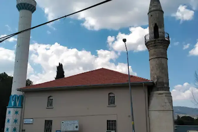 İzmir Bergama Yukarıbey Mahallesi Orta Cami kapak görseli
