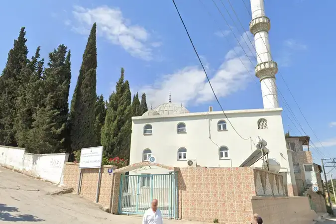 İzmir Bornova Mezarlık Cami kapak görseli