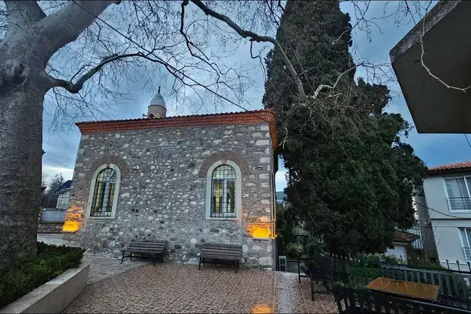 İzmir Bornova Çiçekli Köyü Hamidiye Cami kapak görseli