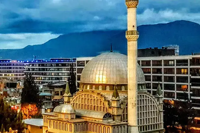 İzmir Bornova Emre Cami kapak görseli