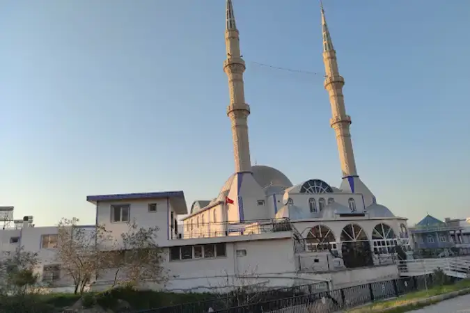 İzmir Bornova Hacı Neriman Beşer Cami kapak görseli