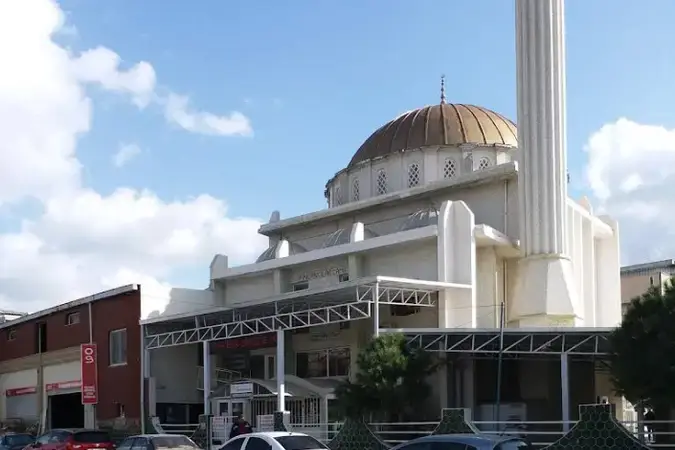 İzmir Bornova Züccaciyeciler Cami kapak görseli