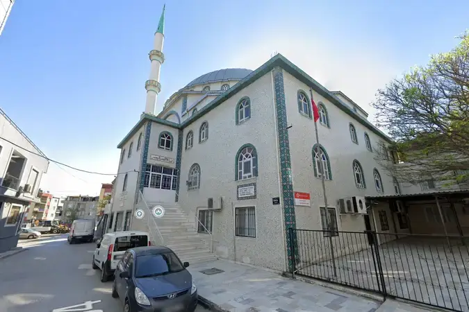 İzmir Buca Nenehatun Cami kapak görseli