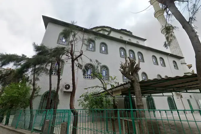İzmir Buca Daru-l Kuran Cami kapak görseli
