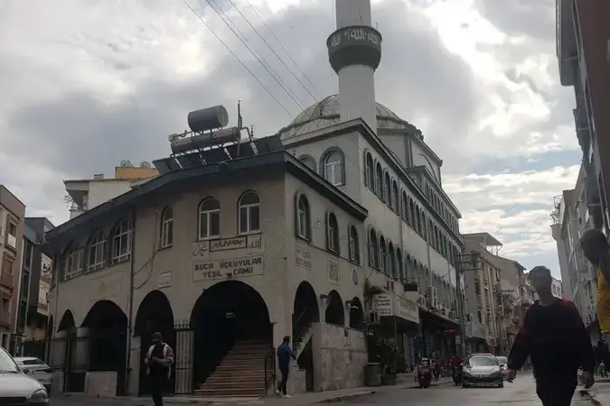 İzmir Buca Üçkuyular Yeşil Cami kapak görseli