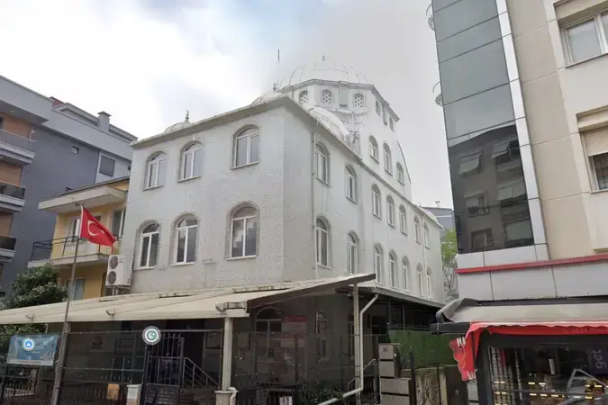 İzmir Buca Yeni Cami kapak görseli