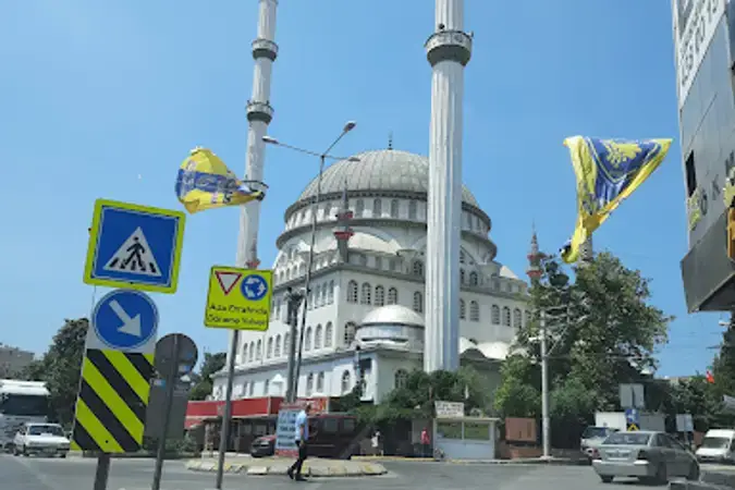 İzmir Buca Yıkıkkemer Ulu Cami kapak görseli
