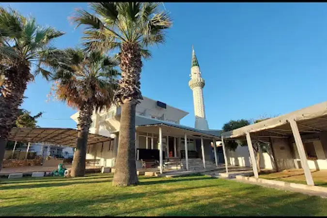 İzmir Çeşme Çiftlik Kelami Bey Cami kapak görseli