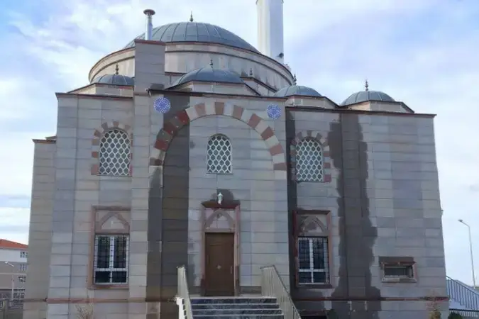 İzmir Çeşme Reisdere Şehit Ömer Halisdemir Cami kapak görseli