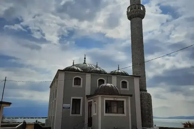 İzmir Çiğli Fatma Demir Cami kapak görseli