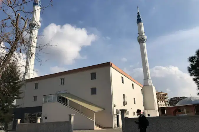İzmir Çiğli Hoca Ahmet Yesevi Cami kapak görseli