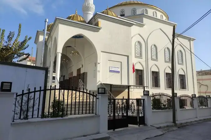 İzmir Çiğli Mustafa Yazgan Cami kapak görseli