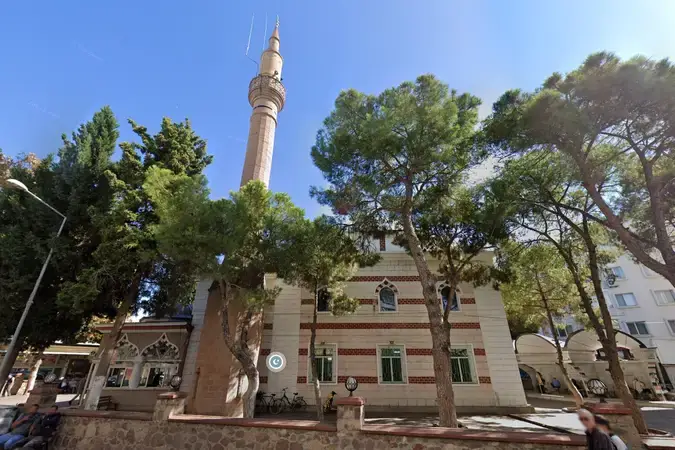 İzmir Dikili Çarşı Cami kapak görseli
