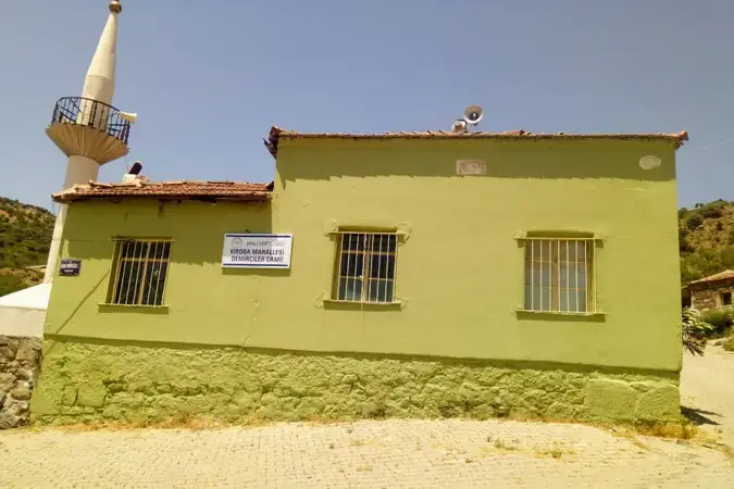 İzmir Dikili Kıroba Mahallesi Demirciler Cami kapak görseli