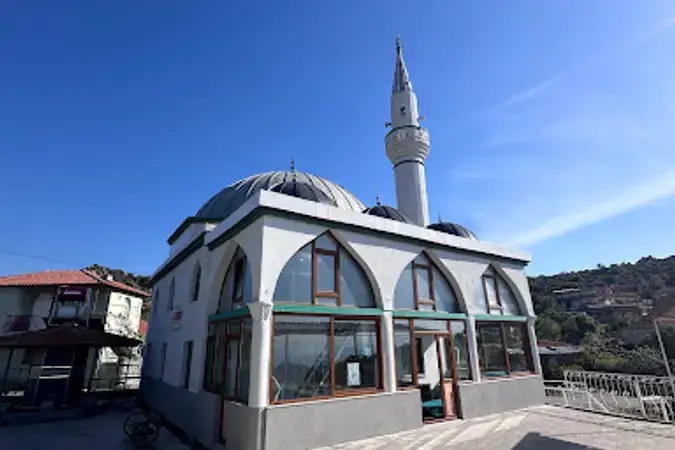 İzmir Dikili Merdivenli Köyü Cami kapak görseli