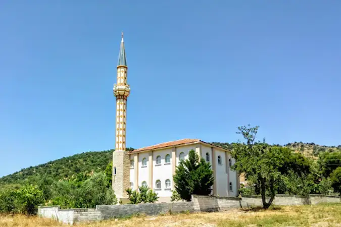 İzmir Dikili Uzunburun Köyü Cami kapak görseli
