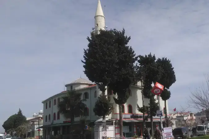 İzmir Gaziemir İstasyon Hacı Bayram Cami kapak görseli