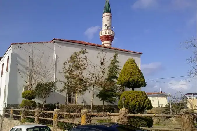 İzmir Güzelbahçe Yukarı Çarşı Merkez Cami kapak görseli
