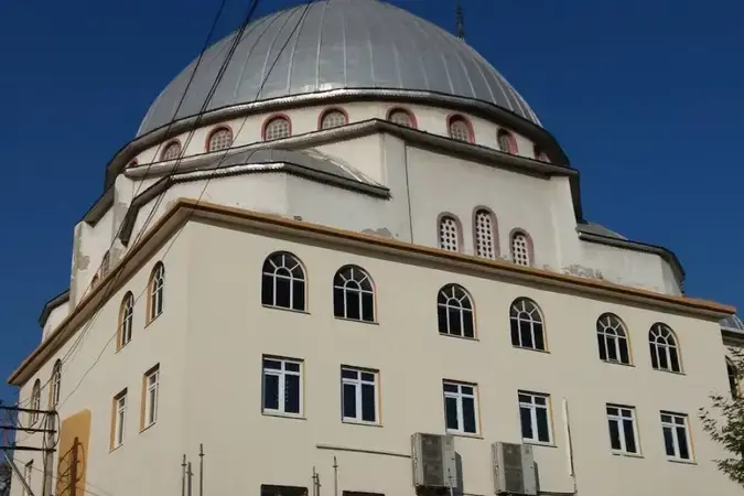 İzmir Karabağlar Abdülhamithan Cami kapak görseli