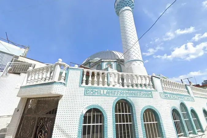 İzmir Karabağlar Eski Çamlık Cami kapak görseli