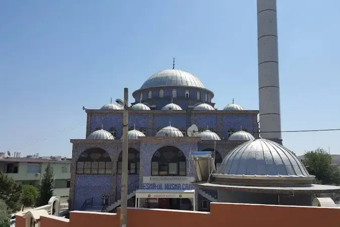 İzmir Karabağlar Eski İzmir Esma-ül Hüsna Cami kapak görseli
