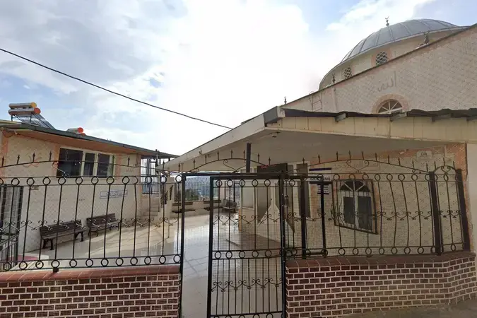 İzmir Karabağlar Eski İzmir Özen Cami kapak görseli