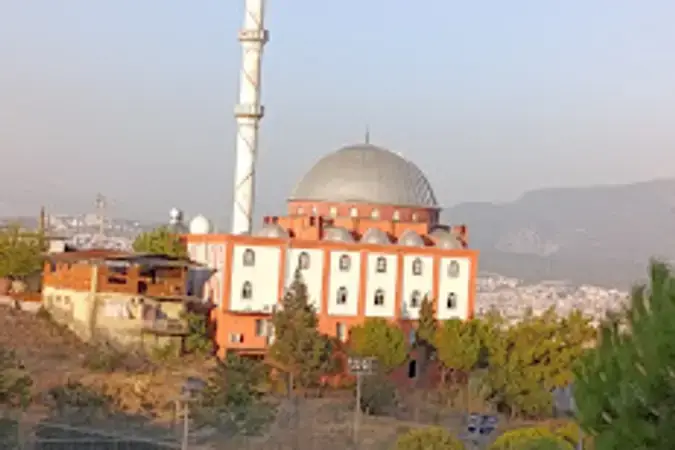 İzmir Karabağlar Eski İzmir Sultan Abdülhamithan Cami kapak görseli