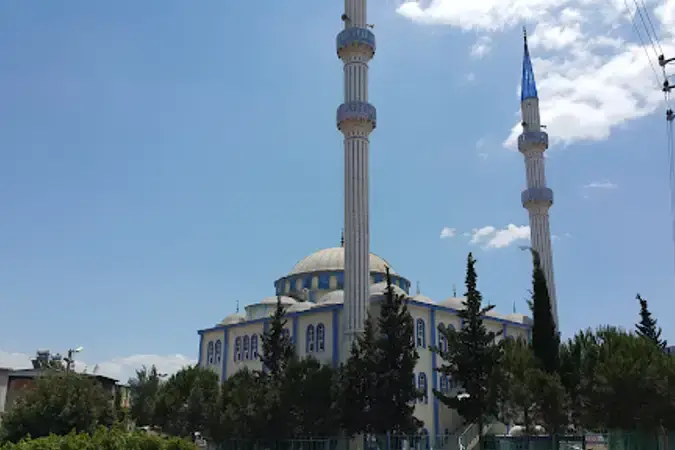 İzmir Karabağlar Eski İzmir Uzundere Hicret Cami kapak görseli