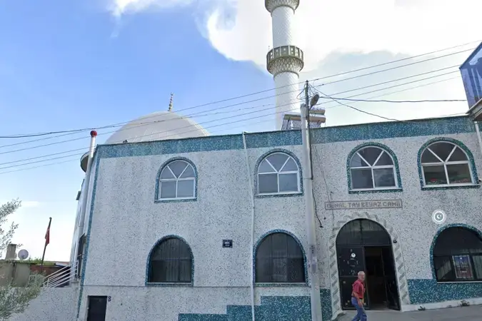 İzmir Karabağlar Günaltay Mahallesi Beyaz Cami kapak görseli