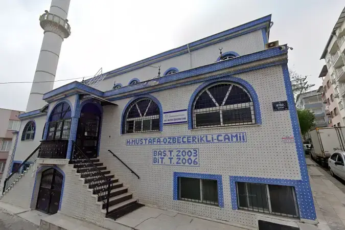 İzmir Karabağlar Hacı Mustafa Özbecerikli Cami kapak görseli