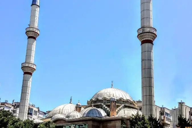 İzmir Karabağlar Kullalı Hacı Halil Cami kapak görseli